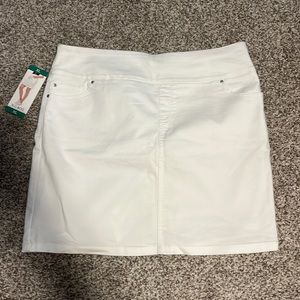 NWT Womens White Light weight Stretch Skort Size XL